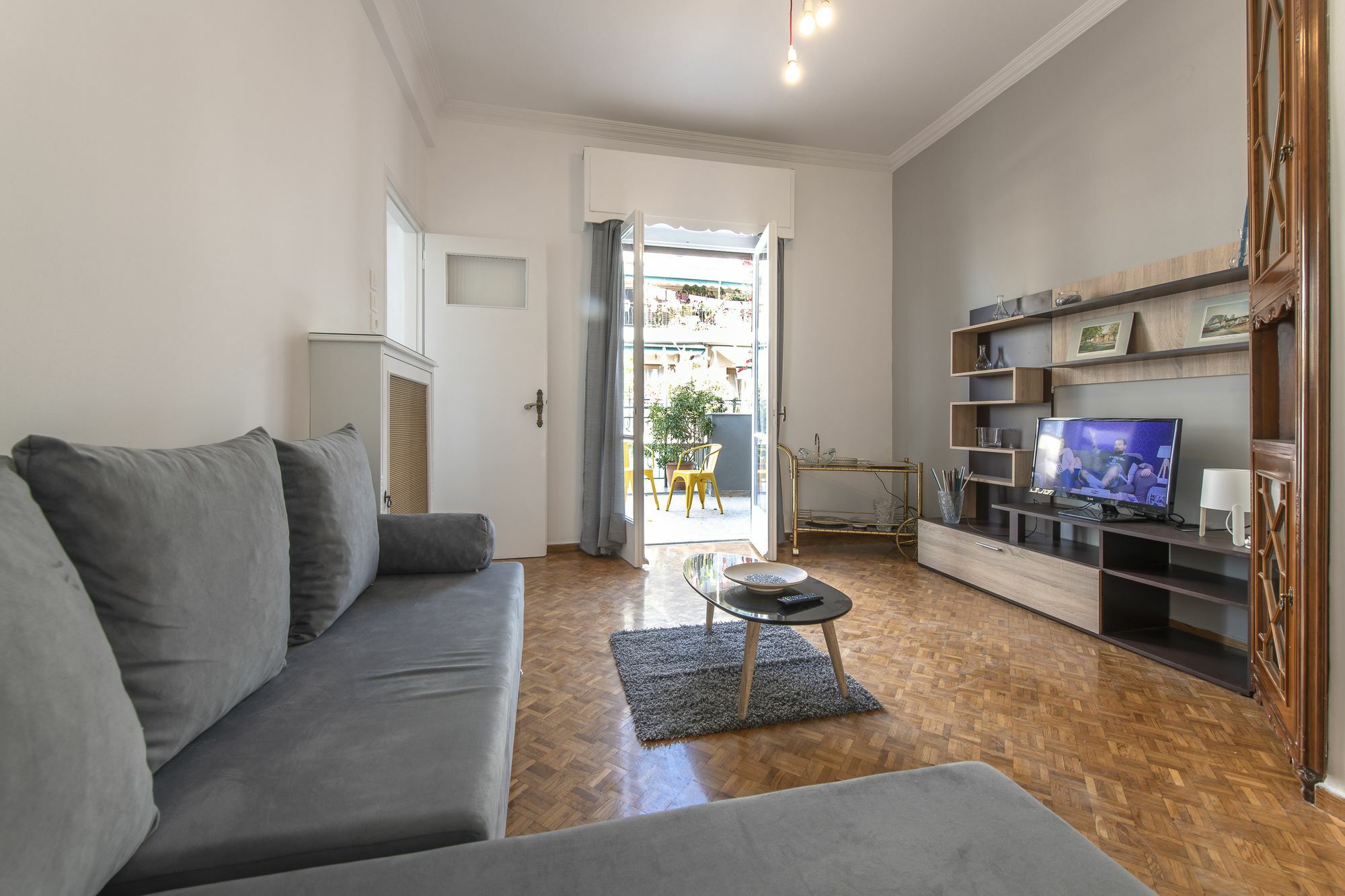 Petralona Cosy Penthouse Apartment เอเธนส์ ภายนอก รูปภาพ